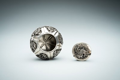 A GOURD-SHAPED ‘DARGON & PHOENIX’ SILVER MINIATURE BOX