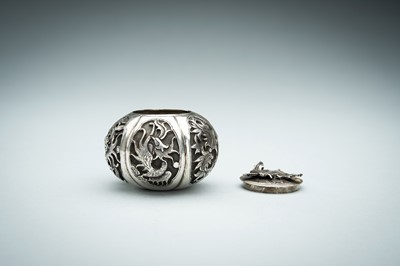 A GOURD-SHAPED ‘DARGON & PHOENIX’ SILVER MINIATURE BOX