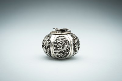 A GOURD-SHAPED ‘DARGON & PHOENIX’ SILVER MINIATURE BOX