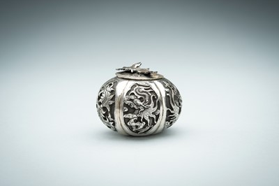 A GOURD-SHAPED ‘DARGON & PHOENIX’ SILVER MINIATURE BOX