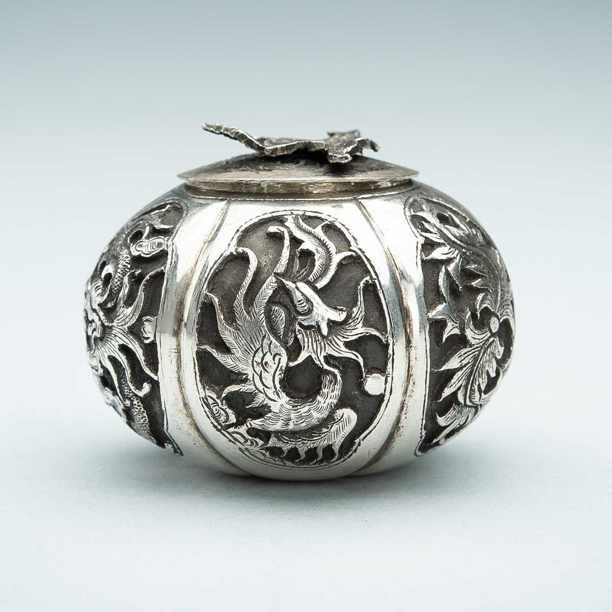 A GOURD-SHAPED ‘DARGON & PHOENIX’ SILVER MINIATURE BOX