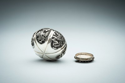 A GOURD-SHAPED ‘DARGON & PHOENIX’ SILVER MINIATURE BOX