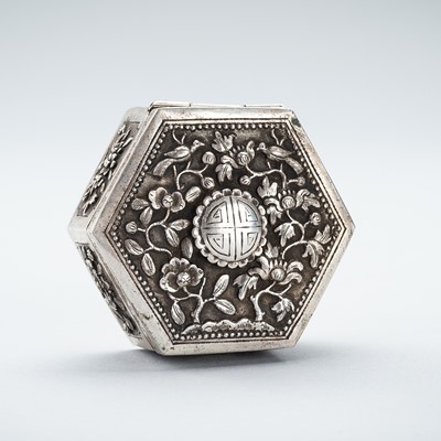 A LIDDED SILVER MINATURE BOX