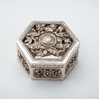 A LIDDED SILVER MINATURE BOX