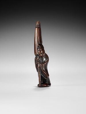 Lot 367 - A FINE EDO SCHOOL WOOD NETSUKE OF A SLEEPING TEMPLE SERVANT