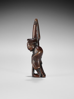 Lot 367 - A FINE EDO SCHOOL WOOD NETSUKE OF A SLEEPING TEMPLE SERVANT