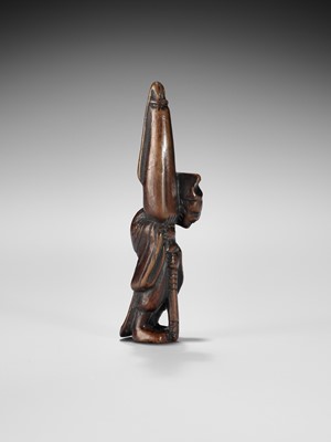 Lot 367 - A FINE EDO SCHOOL WOOD NETSUKE OF A SLEEPING TEMPLE SERVANT