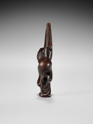 Lot 367 - A FINE EDO SCHOOL WOOD NETSUKE OF A SLEEPING TEMPLE SERVANT