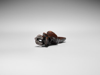 Lot 367 - A FINE EDO SCHOOL WOOD NETSUKE OF A SLEEPING TEMPLE SERVANT