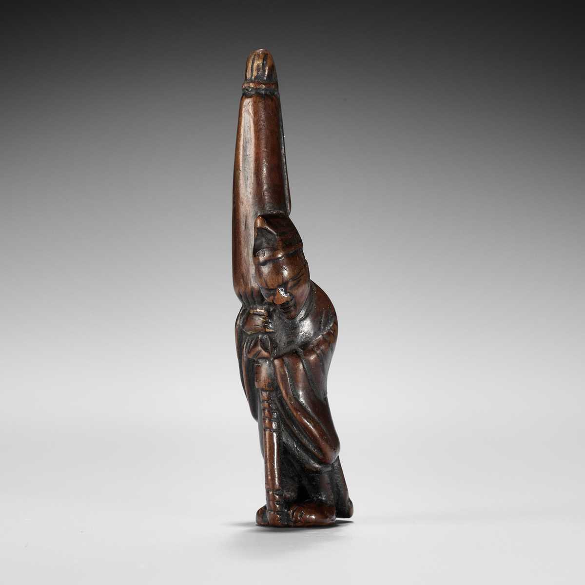 Lot 367 - A FINE EDO SCHOOL WOOD NETSUKE OF A SLEEPING TEMPLE SERVANT