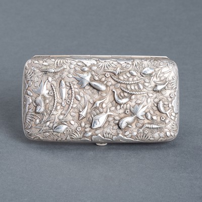 A WANG HING EXPORT SILVER CIGARETTE CASE WITH UNDERWATER DÉCOR, QING DYNASTY