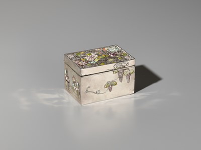 Lot 118 - SANSO: A SUPERB CLOISONNÉ ENAMEL DECORATED SILVER BOX AND COVER