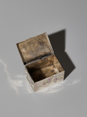 Lot 118 - SANSO: A SUPERB CLOISONNÉ ENAMEL DECORATED SILVER BOX AND COVER