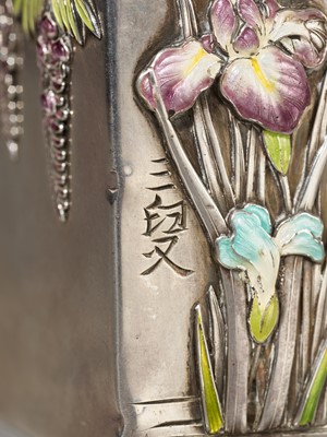 Lot 118 - SANSO: A SUPERB CLOISONNÉ ENAMEL DECORATED SILVER BOX AND COVER
