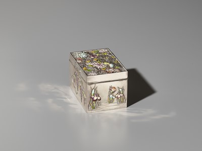 Lot 118 - SANSO: A SUPERB CLOISONNÉ ENAMEL DECORATED SILVER BOX AND COVER