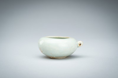 A QINGBAI GLAZED PORCELAIN BIRD FEEDER, MING DYNASTY