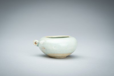 A QINGBAI GLAZED PORCELAIN BIRD FEEDER, MING DYNASTY