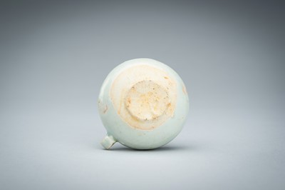 A QINGBAI GLAZED PORCELAIN BIRD FEEDER, MING DYNASTY