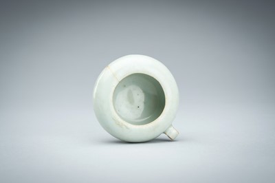 A QINGBAI GLAZED PORCELAIN BIRD FEEDER, MING DYNASTY