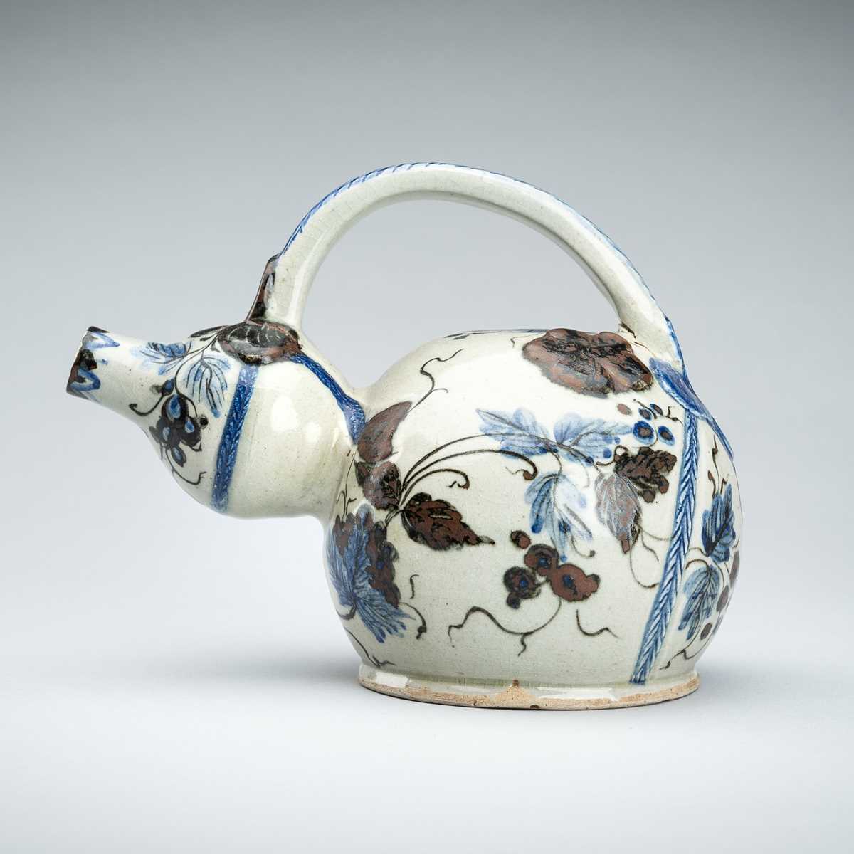 Lot 250 - A CERAMIC POURING VESSEL DEPICTING GRAPEVINES, KENDI