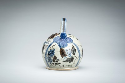 Lot 250 - A CERAMIC POURING VESSEL DEPICTING GRAPEVINES, KENDI
