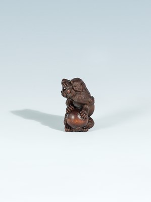 Lot 418 - VADYM PYVOVAR: A BOXWOOD NETSUKE OF A SNARLING SHISHI