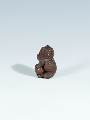 Lot 418 - VADYM PYVOVAR: A BOXWOOD NETSUKE OF A SNARLING SHISHI