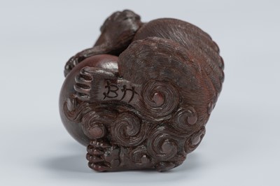 Lot 418 - VADYM PYVOVAR: A BOXWOOD NETSUKE OF A SNARLING SHISHI