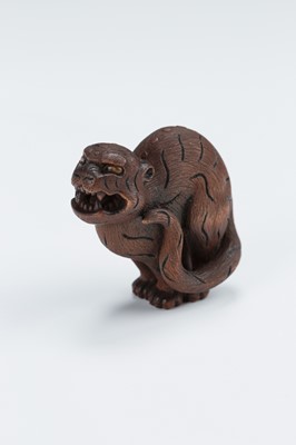 Lot 419 - VADYM PYVOVAR: A BOXWOOD NETSUKE OF A SNARLING TIGER