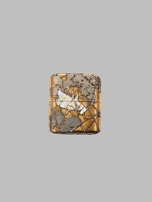 Lot 341 - A RINPA-STYLE INLAID THREE-CASE GOLD LACQUER INRO WITH GRASSHOPPERS