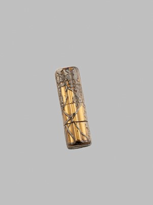 Lot 341 - A RINPA-STYLE INLAID THREE-CASE GOLD LACQUER INRO WITH GRASSHOPPERS