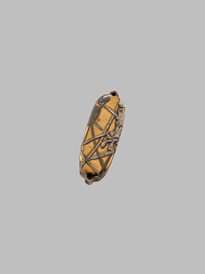 Lot 341 - A RINPA-STYLE INLAID THREE-CASE GOLD LACQUER INRO WITH GRASSHOPPERS