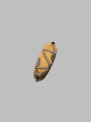 Lot 341 - A RINPA-STYLE INLAID THREE-CASE GOLD LACQUER INRO WITH GRASSHOPPERS