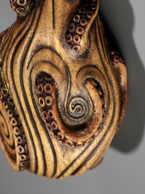 Lot 264 - GUY SHAW: A CONTEMPORARY WOOD NETSUKE OF AN OCTOPUS, ‘PHOSPHORESCENCE’