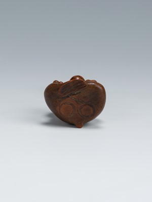 Lot 345 - A CHARMING WOOD NETSUKE OF MONKEY WITH TWO YOUNG