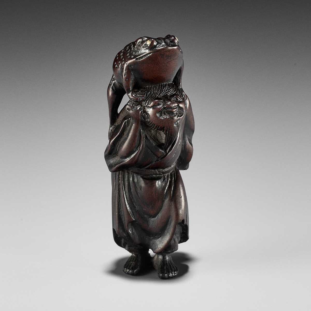 Lot 194 - A WOOD NETSUKE OF GAMA SENNIN WITH TOAD
