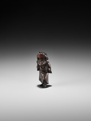 Lot 194 - A WOOD NETSUKE OF GAMA SENNIN WITH TOAD