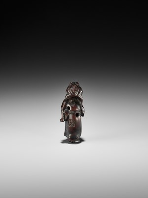 Lot 194 - A WOOD NETSUKE OF GAMA SENNIN WITH TOAD