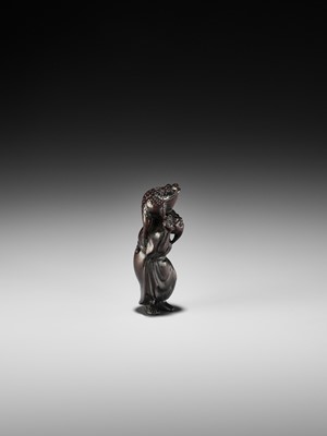 Lot 194 - A WOOD NETSUKE OF GAMA SENNIN WITH TOAD