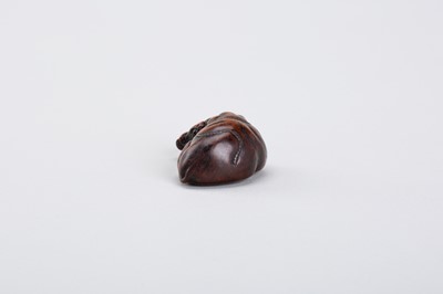 Lot 328 - A WOOD NETSUKE OF A RECUMBENT OX
