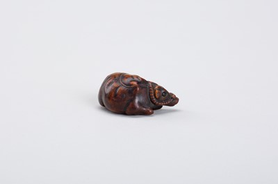 Lot 328 - A WOOD NETSUKE OF A RECUMBENT OX