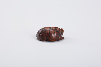 Lot 328 - A WOOD NETSUKE OF A RECUMBENT OX