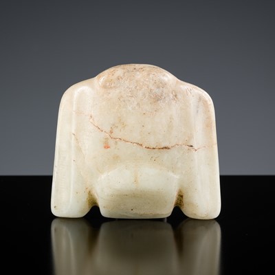 Lot 405 - A WHITE JADE ‘BIRD’ AMULET, HONGSHAN CULTURE