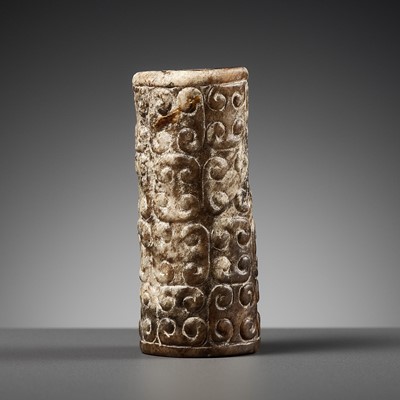 A BROWN AND BEIGE JADE BEAD, EASTERN ZHOU TO HAN DYNASTY