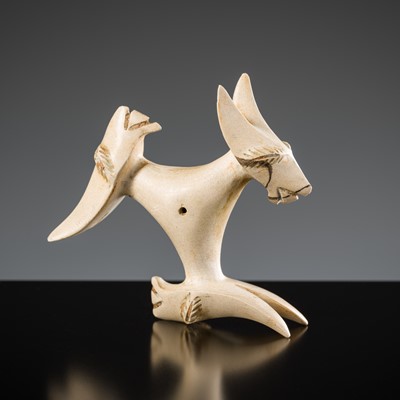 Lot 402 - A RARE PENDANT IN THE FORM A THREE-HEADED BEAST, SA HUYNH CULTURE, 5TH CENTURY BC-2ND CENTURY AD