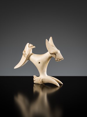 Lot 402 - A RARE PENDANT IN THE FORM A THREE-HEADED BEAST, SA HUYNH CULTURE, 5TH CENTURY BC-2ND CENTURY AD