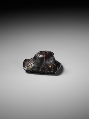 Lot 313 - A RARE INLAID UMIMATSU NETSUKE OF A FROG ON LOTUS