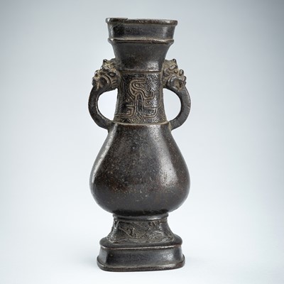 AN ARCHAISTIC BRONZE VASE, QING