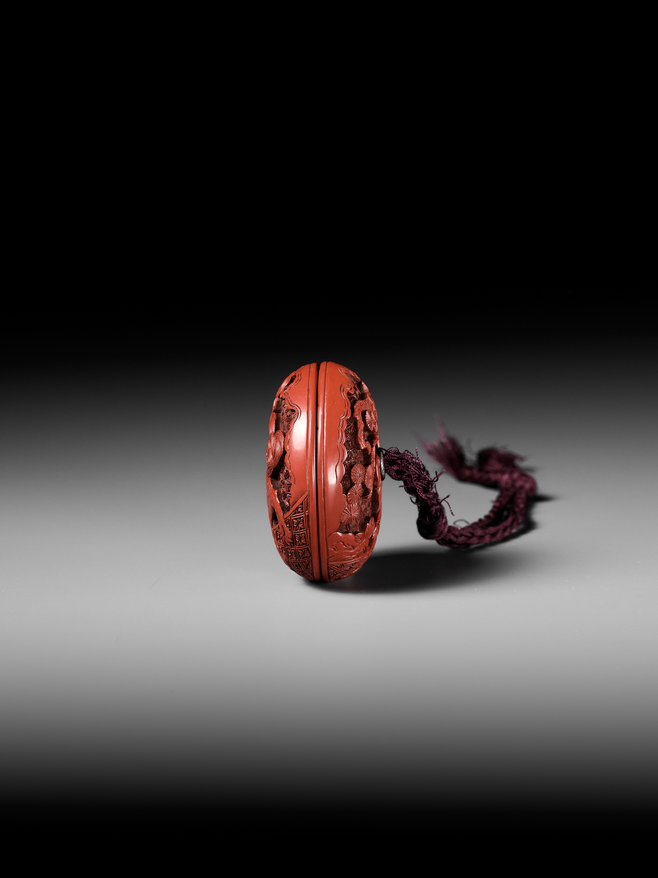 Lot 286 - A FINE TSUISHU (CARVED RED LACQUER) MANJU