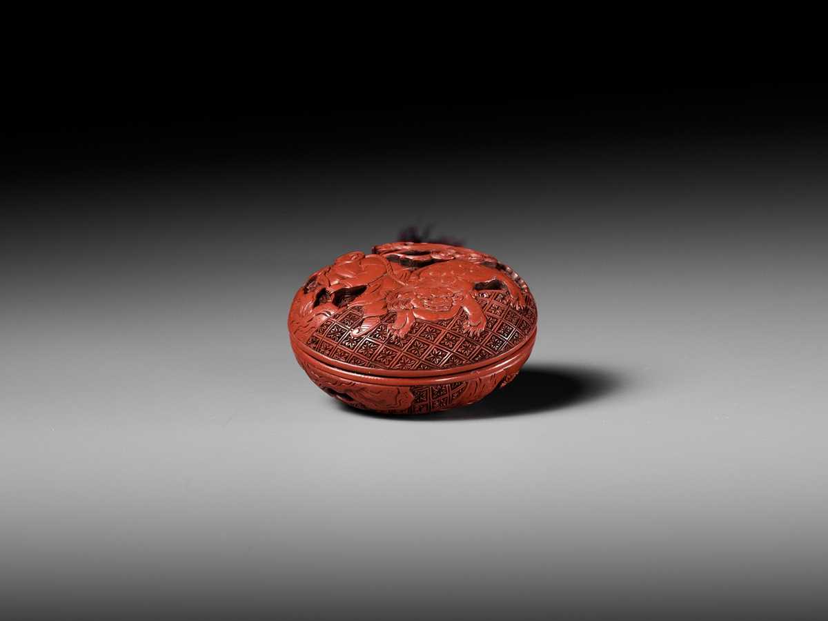 Lot 286 - A FINE TSUISHU (CARVED RED LACQUER) MANJU